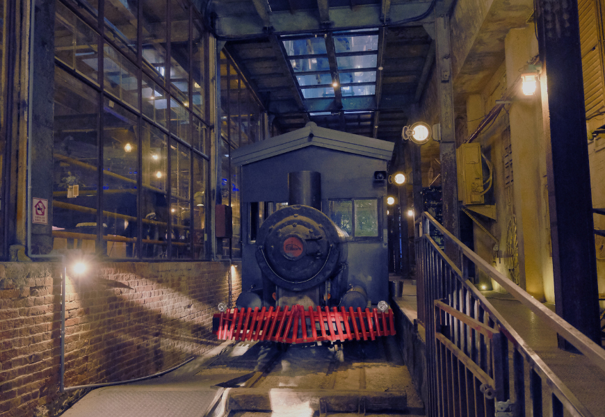 親子旅遊 情侶約會都適合！十鼓文創園區魔法工廠超美，飛天書廊道必拍。