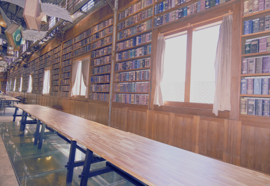 親子旅遊 情侶約會都適合！十鼓文創園區魔法工廠超美，飛天書廊道必拍。