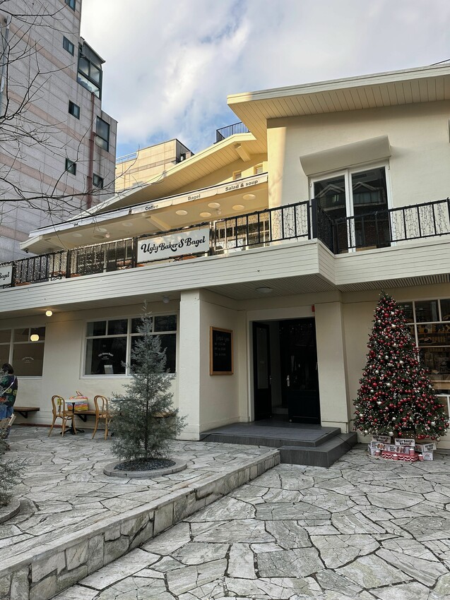 [韓國首爾] 新堂洞Ugly Bakers Bagel｜首爾巷弄咖啡廳｜超多種貝果餐點｜外酥內Ｑ軟｜店內超多好拍角落！ – 萍姐愛分享