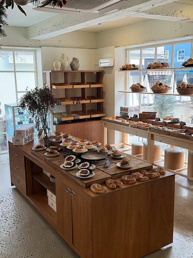 [韓國首爾] 新堂洞Ugly Bakers Bagel｜首爾巷弄咖啡廳｜超多種貝果餐點｜外酥內Ｑ軟｜店內超多好拍角落！ – 萍姐愛分享