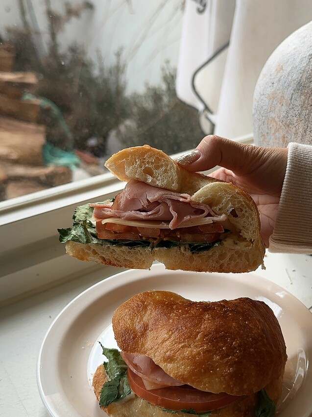 [韓國首爾] 新堂洞Ugly Bakers Bagel｜首爾巷弄咖啡廳｜超多種貝果餐點｜外酥內Ｑ軟｜店內超多好拍角落！ – 萍姐愛分享