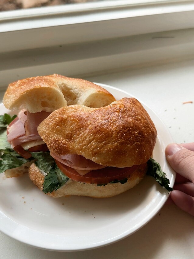 [韓國首爾] 新堂洞Ugly Bakers Bagel｜首爾巷弄咖啡廳｜超多種貝果餐點｜外酥內Ｑ軟｜店內超多好拍角落！ – 萍姐愛分享