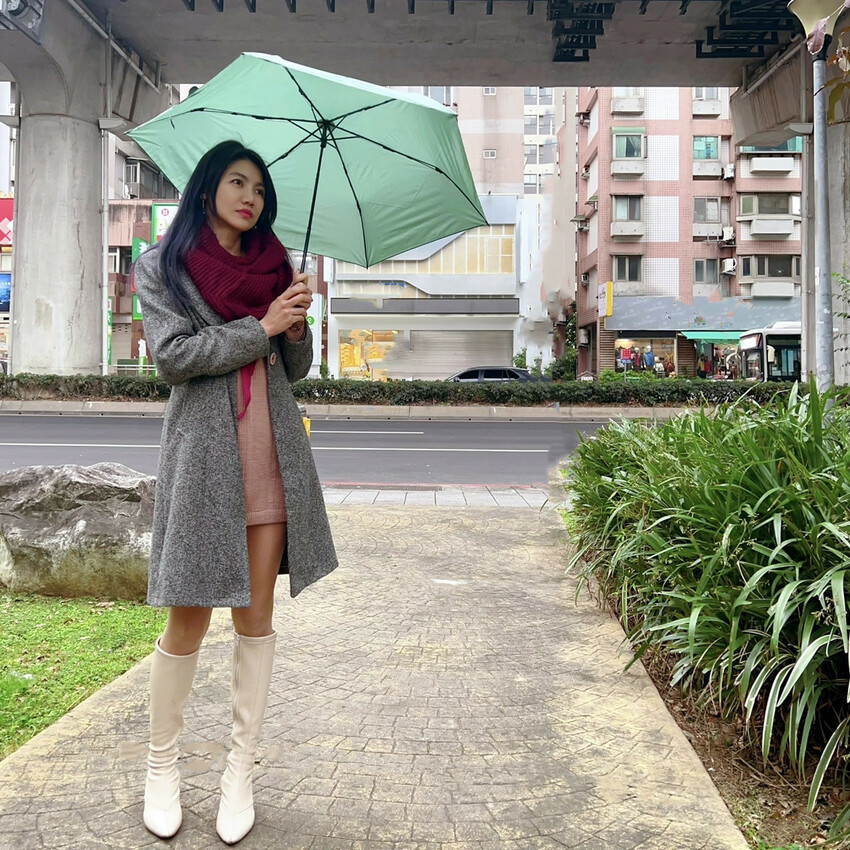 時尚配件【雨傘】米塔培拉精品傘，極工傘─極細、極輕、極精緻！雨傘推薦，晴天防曬，雨天遮雨【時尚穿搭】摺疊晴雨傘推薦