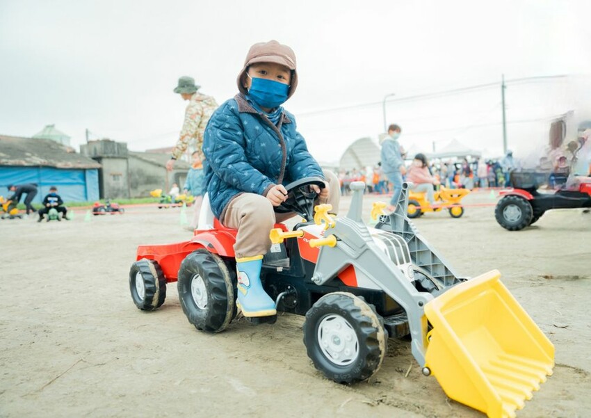 雲林東勢的萬人盛會!2025「國際台灣胡蘿蔔日」親子同樂拔蔔、逛市集 (3)