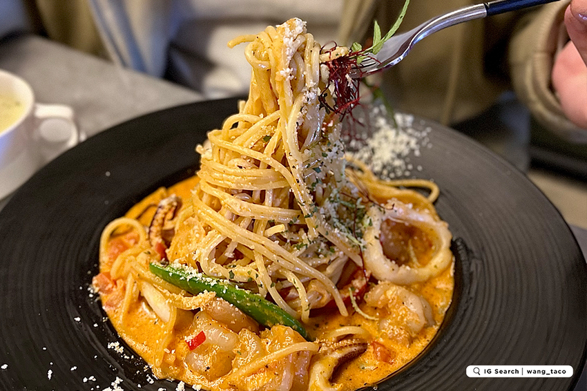 桃園市龍潭區見山景觀咖啡廳|浪漫夜景與美食的約會首選