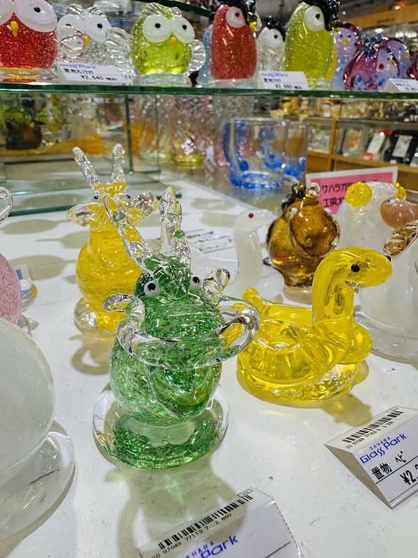 探索嚴美溪的隱藏寶藏!撒哈拉玻璃主題樂園結合藝術 購物與創作的嚴美溪夢幻打卡地。