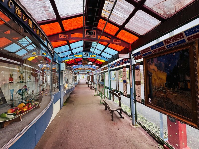 探索嚴美溪的隱藏寶藏!撒哈拉玻璃主題樂園結合藝術 購物與創作的嚴美溪夢幻打卡地。