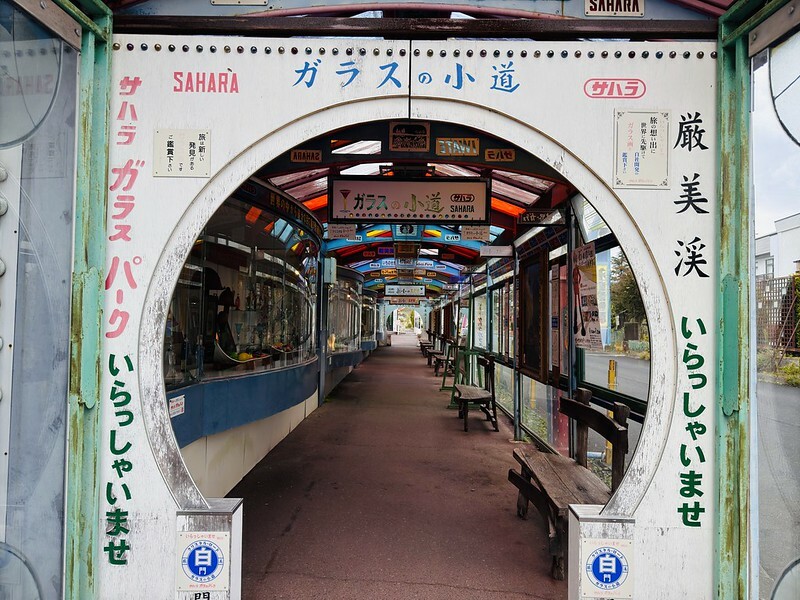 探索嚴美溪的隱藏寶藏!撒哈拉玻璃主題樂園結合藝術 購物與創作的嚴美溪夢幻打卡地。