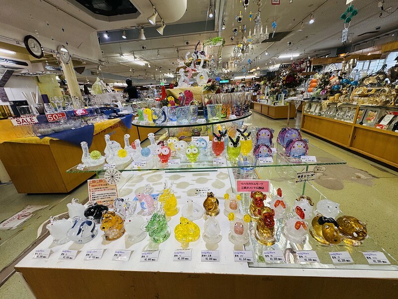 探索嚴美溪的隱藏寶藏!撒哈拉玻璃主題樂園結合藝術 購物與創作的嚴美溪夢幻打卡地。