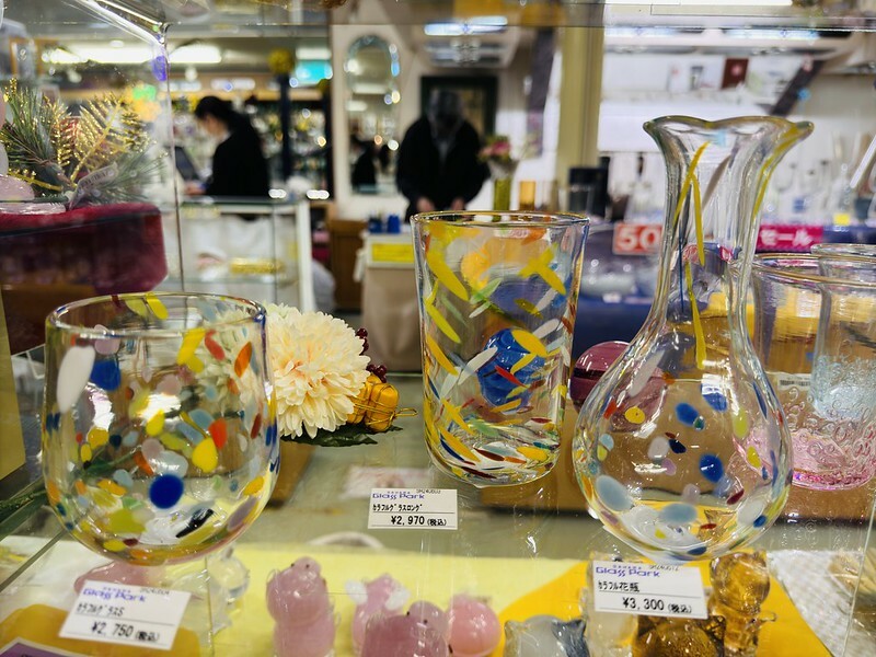 探索嚴美溪的隱藏寶藏!撒哈拉玻璃主題樂園結合藝術 購物與創作的嚴美溪夢幻打卡地。