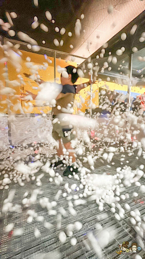 全台首創最大室內球類互動放電趣味創意的歪歪球，宜蘭最新景點玩到歪頭笑翻腰的歪歪球 - 跟著尼力吃喝玩樂＆親子生活