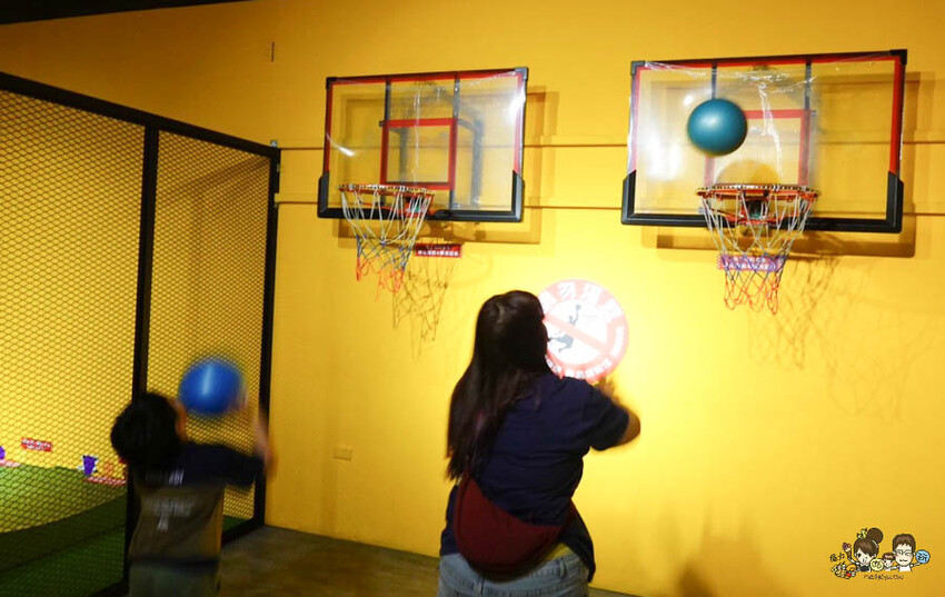 全台首創最大室內球類互動放電趣味創意的歪歪球，宜蘭最新景點玩到歪頭笑翻腰的歪歪球 - 跟著尼力吃喝玩樂＆親子生活
