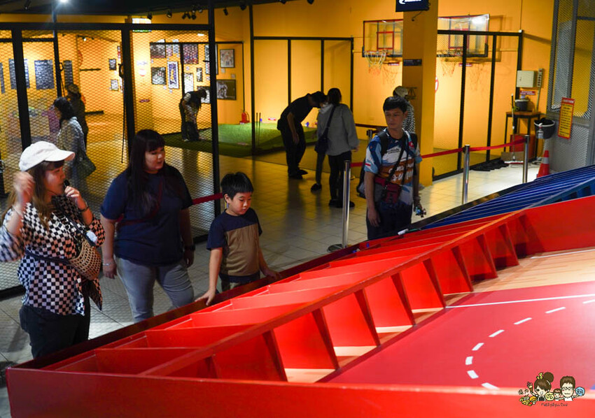 全台首創最大室內球類互動放電趣味創意的歪歪球，宜蘭最新景點玩到歪頭笑翻腰的歪歪球 - 跟著尼力吃喝玩樂＆親子生活