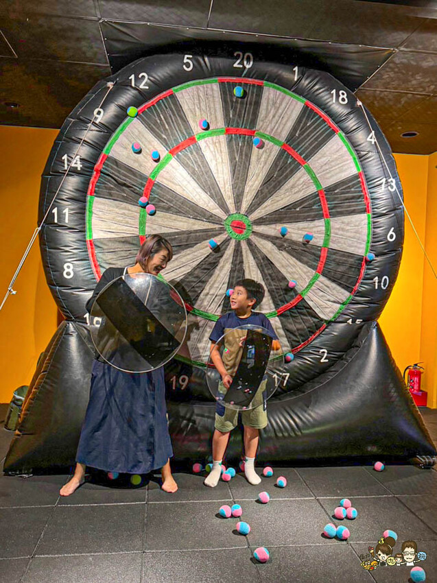 全台首創最大室內球類互動放電趣味創意的歪歪球，宜蘭最新景點玩到歪頭笑翻腰的歪歪球 - 跟著尼力吃喝玩樂＆親子生活