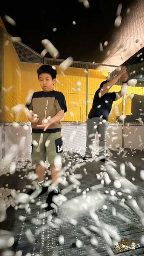 全台首創最大室內球類互動放電趣味創意的歪歪球，宜蘭最新景點玩到歪頭笑翻腰的歪歪球 - 跟著尼力吃喝玩樂＆親子生活