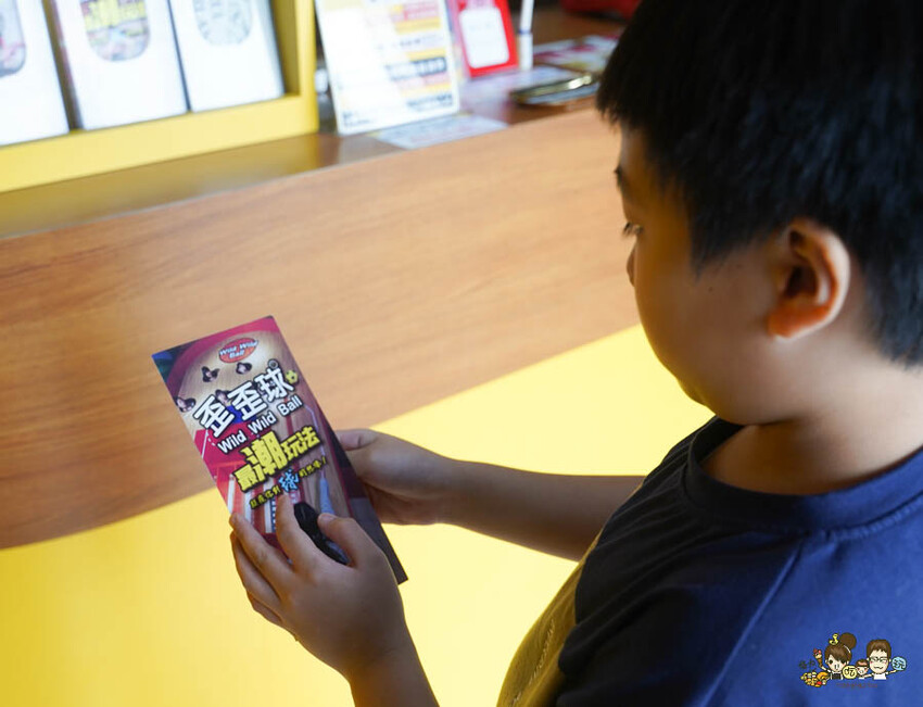 全台首創最大室內球類互動放電趣味創意的歪歪球，宜蘭最新景點玩到歪頭笑翻腰的歪歪球 - 跟著尼力吃喝玩樂＆親子生活