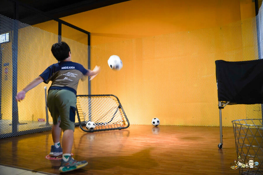 全台首創最大室內球類互動放電趣味創意的歪歪球，宜蘭最新景點玩到歪頭笑翻腰的歪歪球 - 跟著尼力吃喝玩樂＆親子生活