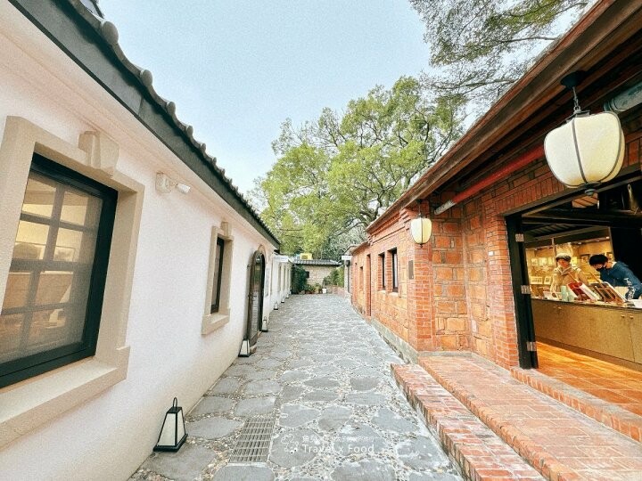 新北淡水最美一隅，百年建築翻修後蛻變成當代藝術殿堂：巫登益美術館 - 魚兒 x 牽手明太子的「視」界旅行