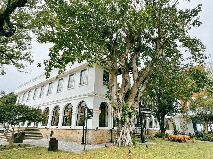 新北淡水最美一隅，百年建築翻修後蛻變成當代藝術殿堂：巫登益美術館 - 魚兒 x 牽手明太子的「視」界旅行