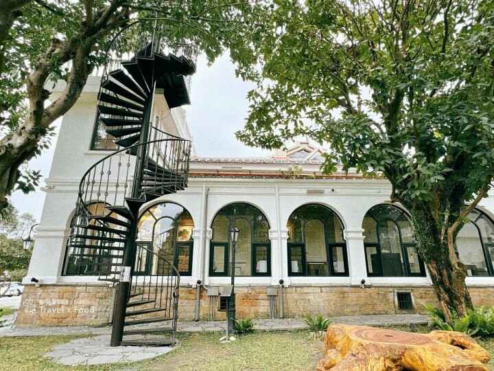 新北淡水最美一隅，百年建築翻修後蛻變成當代藝術殿堂：巫登益美術館 - 魚兒 x 牽手明太子的「視」界旅行