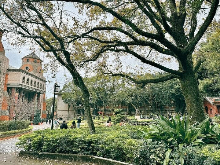 新北淡水最美一隅，百年建築翻修後蛻變成當代藝術殿堂：巫登益美術館 - 魚兒 x 牽手明太子的「視」界旅行