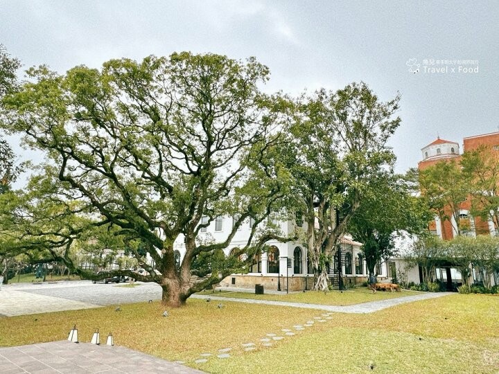 新北淡水最美一隅，百年建築翻修後蛻變成當代藝術殿堂：巫登益美術館 - 魚兒 x 牽手明太子的「視」界旅行