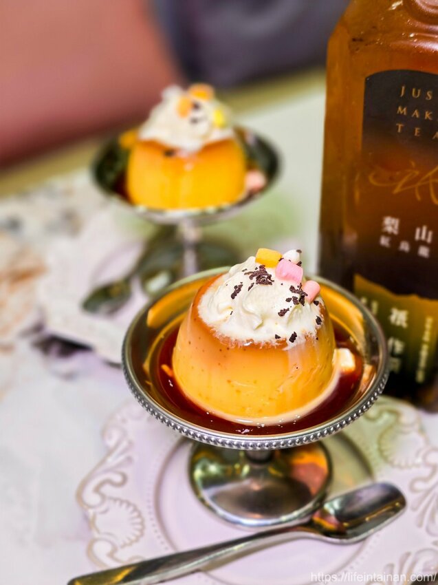 台南市東區台南最時尚的溫體牛火鍋店『哞麻MUMA』就在南紡購物中心對面,台南溫體牛、宮崎A5和牛等這邊吃的到,不吃牛的也有豬肉鍋,有20人大包廂~哞麻MUMA