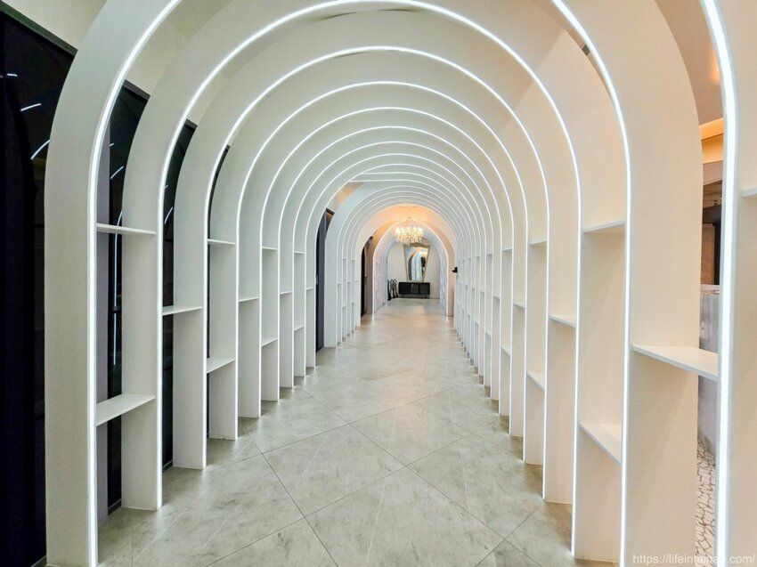 台南市東區台南最時尚的溫體牛火鍋店『哞麻MUMA』就在南紡購物中心對面,台南溫體牛、宮崎A5和牛等這邊吃的到,不吃牛的也有豬肉鍋,有20人大包廂~哞麻MUMA