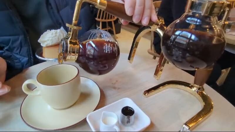 日本【東京隱藏版打卡聖地】浪花男子也愛的十條珈琲！必試經典與球形「究極布丁」｜「高顏值」虹吸式咖啡｜復古氛圍的東京隱藏版打卡Cafe｜日本喫茶店｜菜單與交通全解析｜東京布丁｜東京咖啡廳｜日本咖啡｜日本