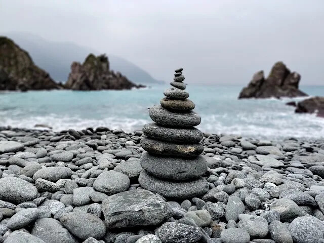 粉鳥林漁港 - 粉鳥林奇岩海灣 - 山型岩 - 疊石