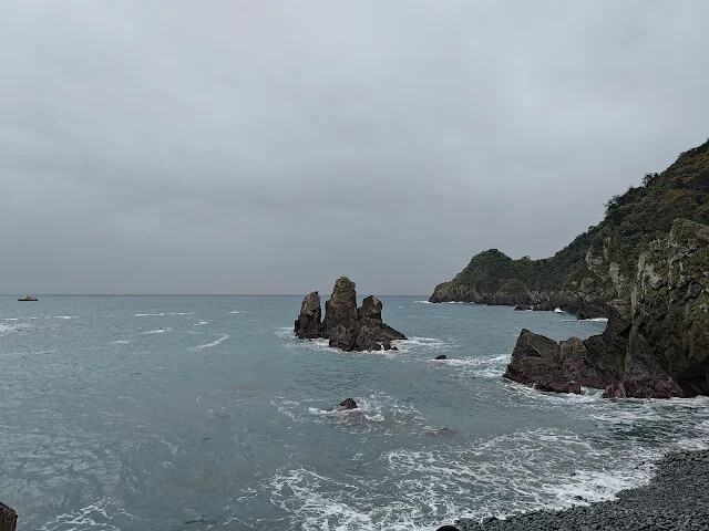 粉鳥林漁港 - 粉鳥林奇岩海灣 - 山型岩