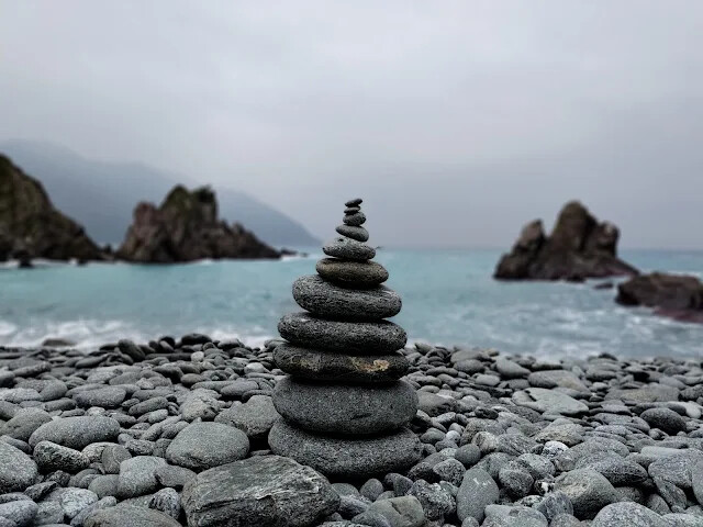 粉鳥林漁港 - 粉鳥林奇岩海灣 - 山型岩 - 疊石
