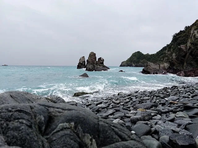 粉鳥林漁港 - 粉鳥林奇岩海灣 - 山型岩