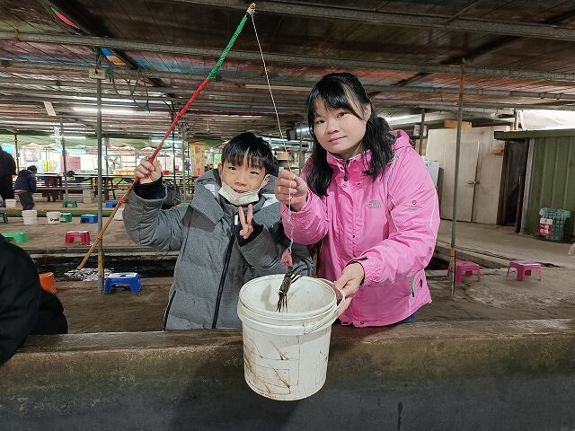 親子遊桃園!「陽榮生態農場」釣螃蟹撈魚初體驗超有趣,親子旅遊推薦。