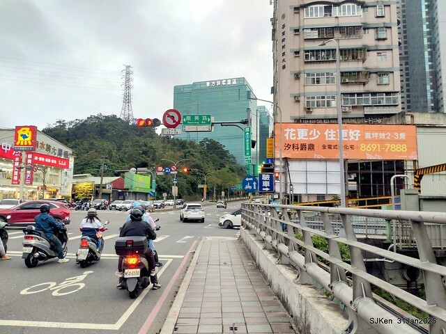 2025雙北平地賞櫻第四拍( --- 汐止文化櫻花季康誥溪櫻花大道(Cherry Blossoms at the creekside of Kangau creek), Hsingi district, Hsinpei city, SJKen, Jan 31, 2025.