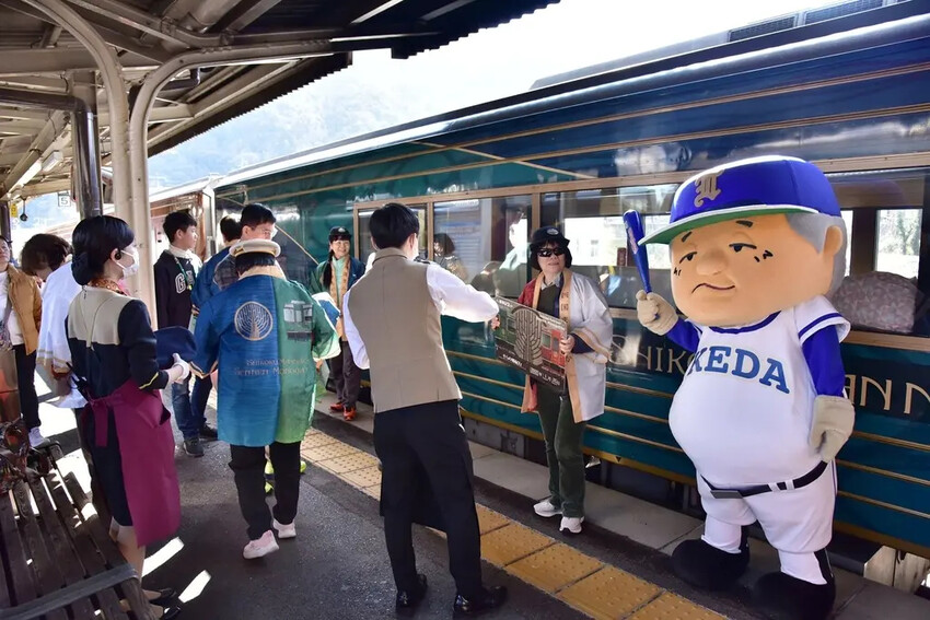 雄獅旅遊｜日本四國雙鐵道六天五夜行程推薦 伊予灘夕陽列車&千
