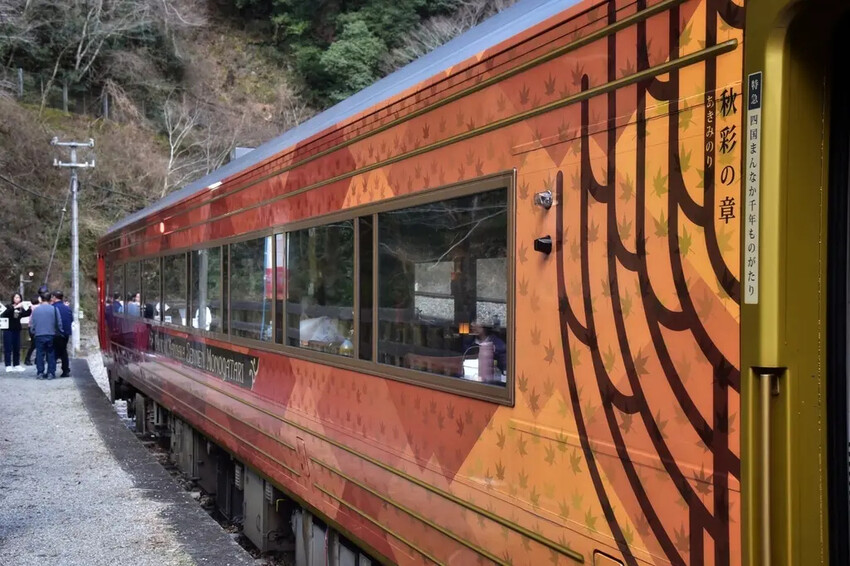 雄獅旅遊｜日本四國雙鐵道六天五夜行程推薦 伊予灘夕陽列車&千