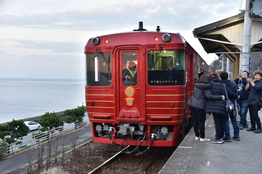 雄獅旅遊｜日本四國雙鐵道六天五夜行程推薦 伊予灘夕陽列車&千