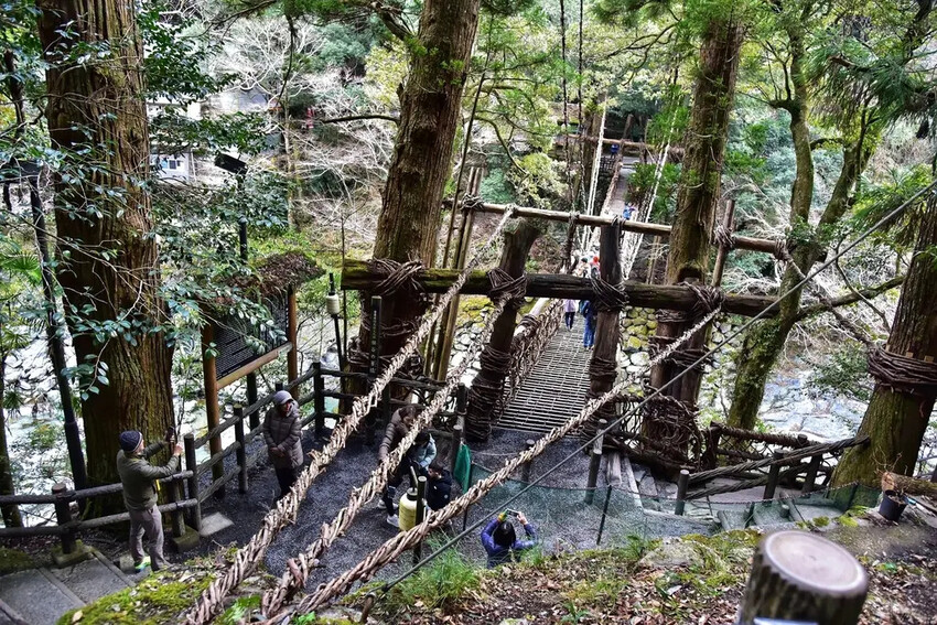 德島三好市|祖谷葛藤橋 隱藏於山谷之間的神秘境地 橫跨祖谷川發現德島祖谷的原始樣貌|西莉亞玩樂人生 雄獅旅遊|日本四國雙鐵道六天五夜行程推薦 伊予灘夕陽列車&千