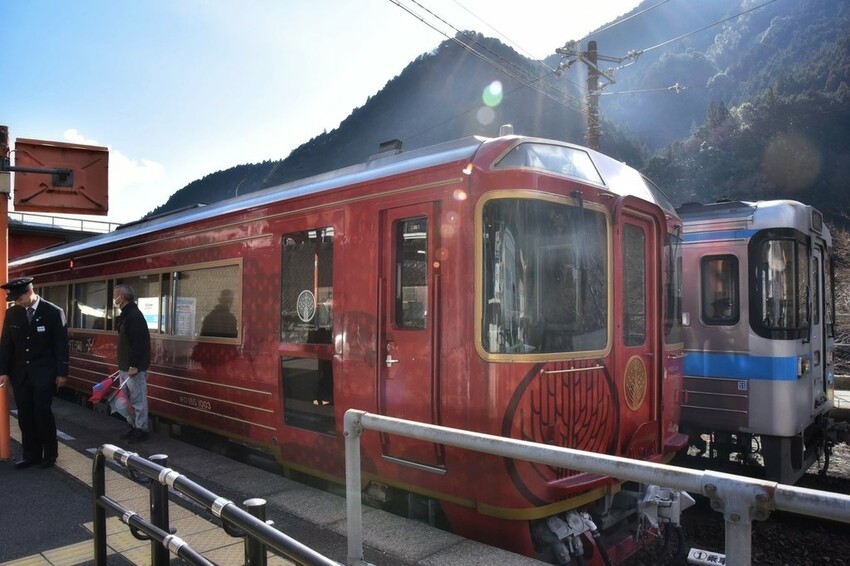 雄獅旅遊｜日本四國雙鐵道六天五夜行程推薦 伊予灘夕陽列車&千