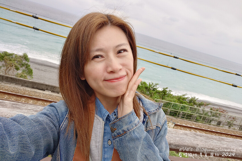 台東縣太麻里鄉【台東景點】多良觀光車站(寵物友善景點)，站在月台上遠眺太平洋無敵海景，來這看看火車及大海，美食區有咖啡、冰品、飲品及香氣逼人的烤物、烤香腸呀!。台東熱門車站