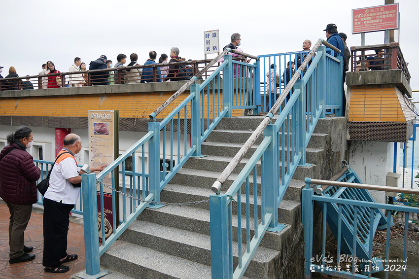 台東縣太麻里鄉【台東景點】多良觀光車站(寵物友善景點)，站在月台上遠眺太平洋無敵海景，來這看看火車及大海，美食區有咖啡、冰品、飲品及香氣逼人的烤物、烤香腸呀!。台東熱門車站