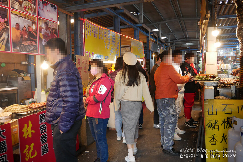 台東縣太麻里鄉【台東景點】多良觀光車站(寵物友善景點)，站在月台上遠眺太平洋無敵海景，來這看看火車及大海，美食區有咖啡、冰品、飲品及香氣逼人的烤物、烤香腸呀!。台東熱門車站