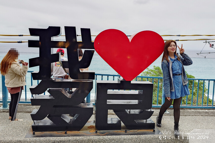 台東縣太麻里鄉【台東景點】多良觀光車站(寵物友善景點)，站在月台上遠眺太平洋無敵海景，來這看看火車及大海，美食區有咖啡、冰品、飲品及香氣逼人的烤物、烤香腸呀!。台東熱門車站