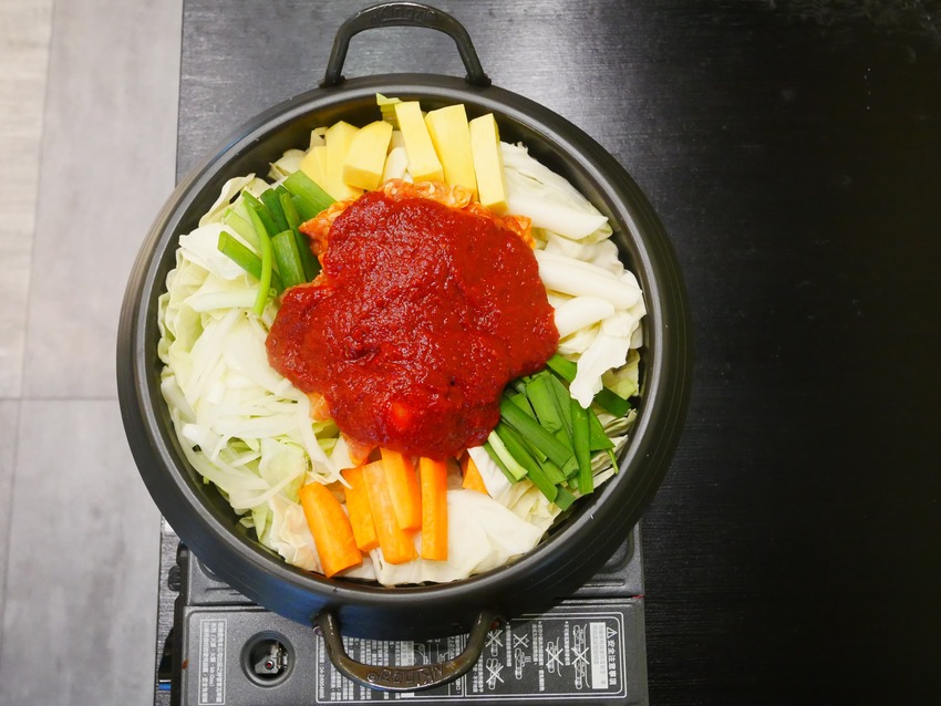 台中市北區金春花春川辣炒雞-近科博館、金典綠園道，必點春川辣炒雞肉鍋、海鮮煎餅o(*^▽^*)┛