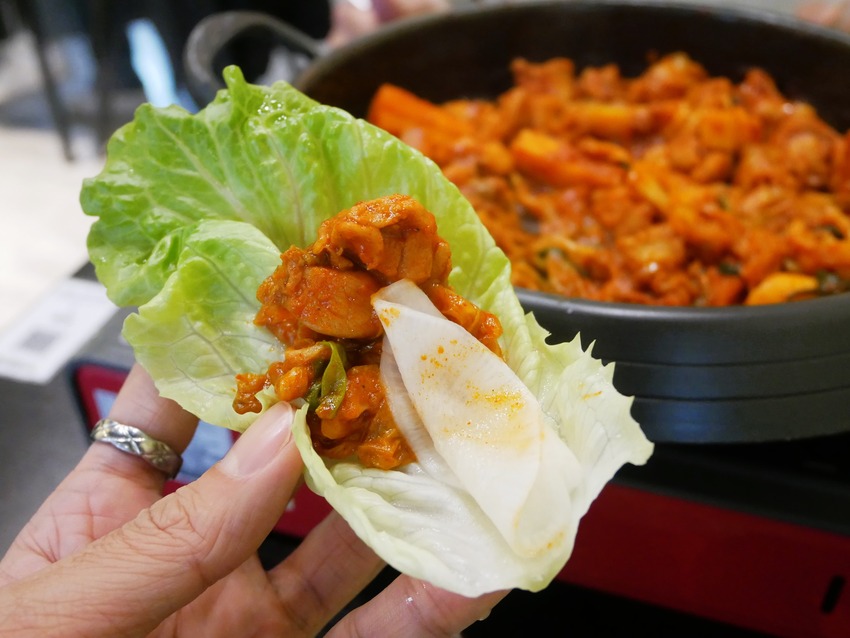 台中市北區金春花春川辣炒雞-近科博館、金典綠園道，必點春川辣炒雞肉鍋、海鮮煎餅o(*^▽^*)┛