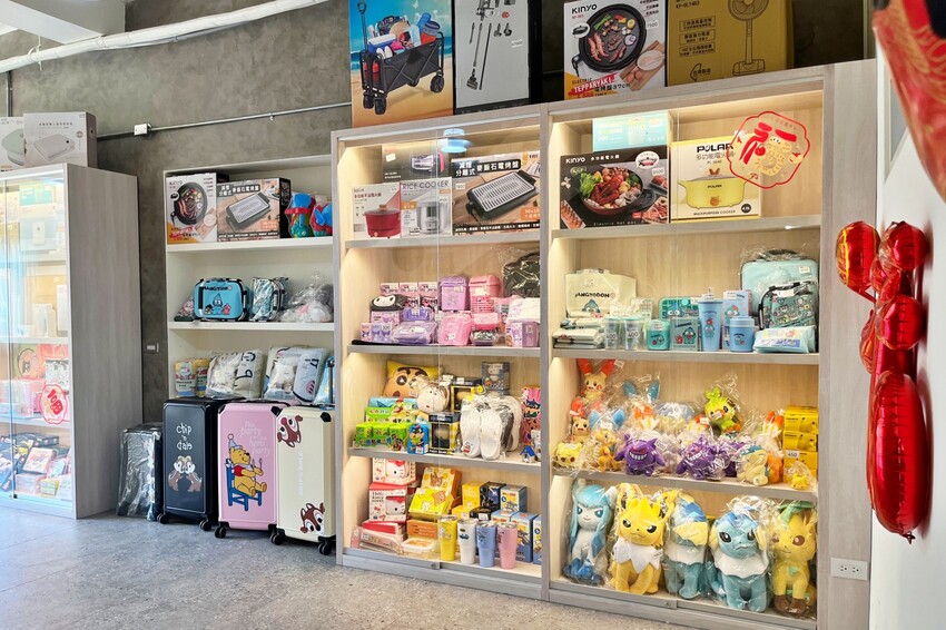 全新彈珠台讓親子一起回味童年！還有獨家「烤雞爭霸」和「小雞飼料」機台，簡單好玩又能把好禮帶回家