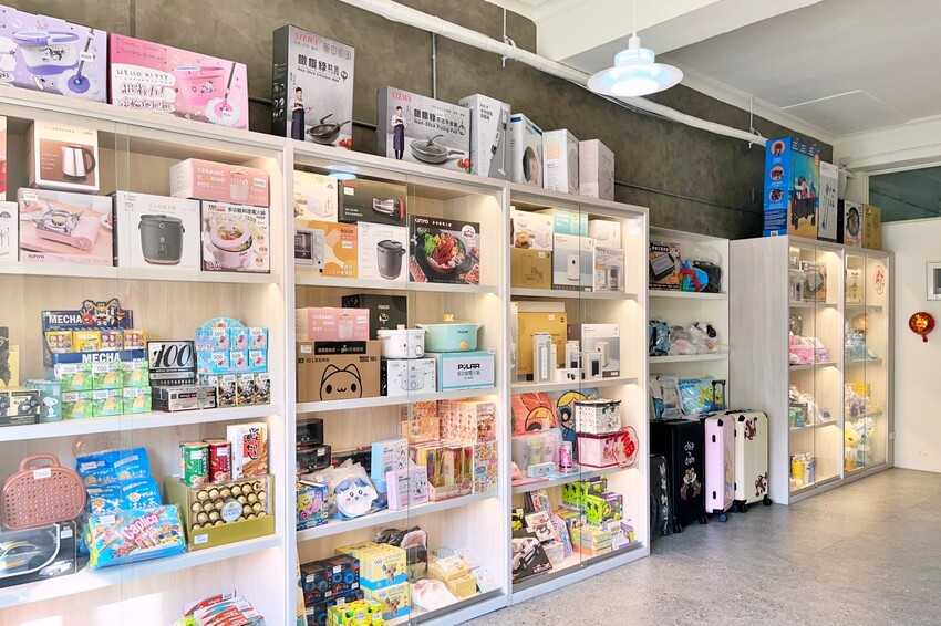 全新彈珠台讓親子一起回味童年！還有獨家「烤雞爭霸」和「小雞飼料」機台，簡單好玩又能把好禮帶回家