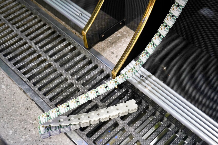 全新彈珠台讓親子一起回味童年！還有獨家「烤雞爭霸」和「小雞飼料」機台，簡單好玩又能把好禮帶回家