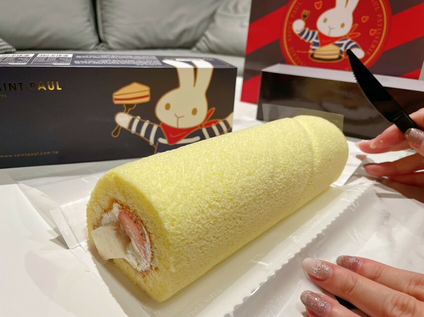 嘉義市東區甜點裡的微光浪漫｜《聖保羅烘焙花園》彌月蛋糕開箱，乳酪與奶凍卷幸福上桌。嘉義彌月蛋糕試吃、媽媽手冊贈品。